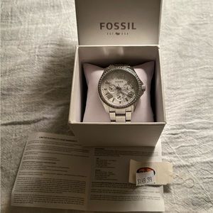 Fossil silver watch. Needs new battery.